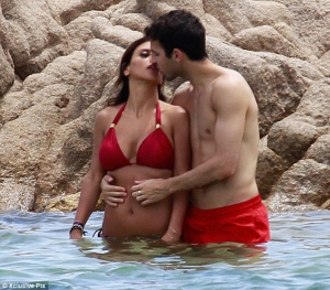 Cesc fabregas and his girlfriend 634X556 jpeg