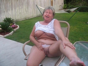 Nude mature moms 800X600 jpeg