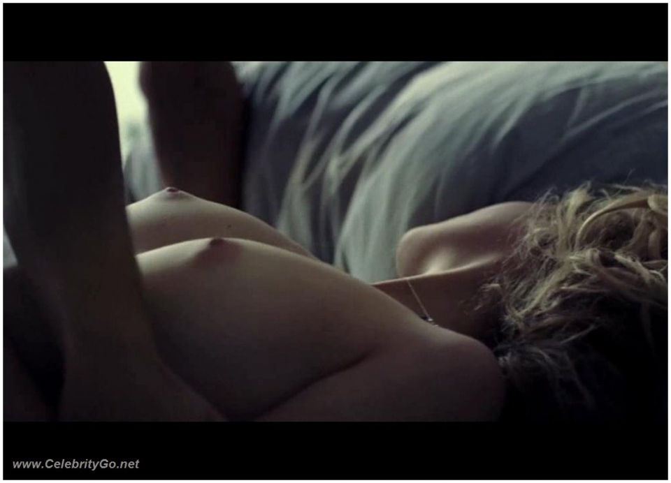 Evelyne brochu nude full size