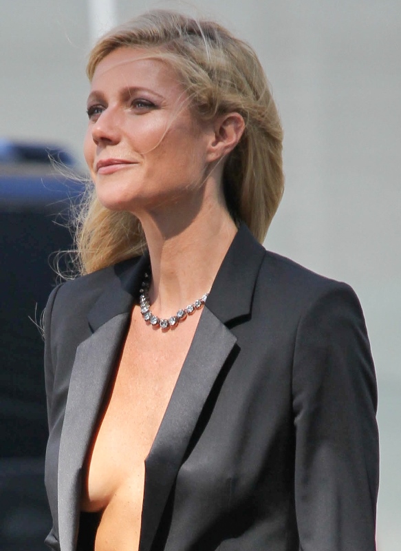 Gwyneth paltrow braless full size