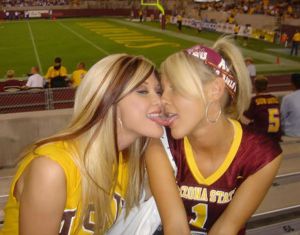 Hot cheerleaders kissing girls 763X600 jpeg