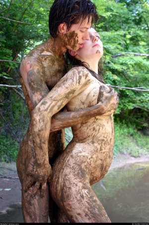 Lesbian sex naked girls covered in mud 960X1454 jpeg