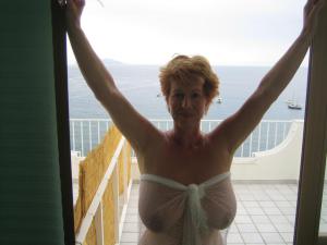Mature nude women on vacation 960X720 jpeg
