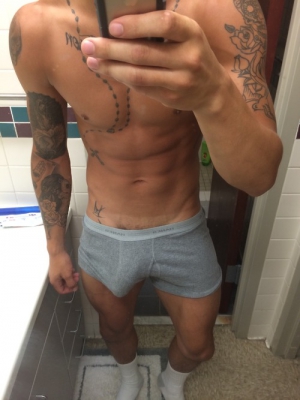 Selfie big cock bulge briefs 500X667 jpeg