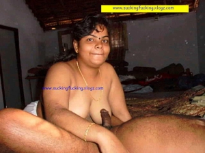 Indian girls sucking boobs 960X719 jpeg