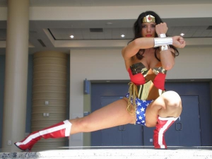 Wonder woman cosplay 600X450 jpeg