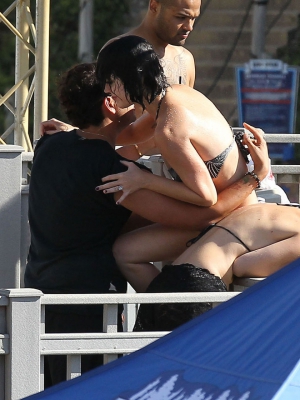 Katy perry bikini water park 960X1280 jpeg