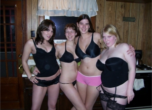 Amateur college party girls 960X700 jpeg