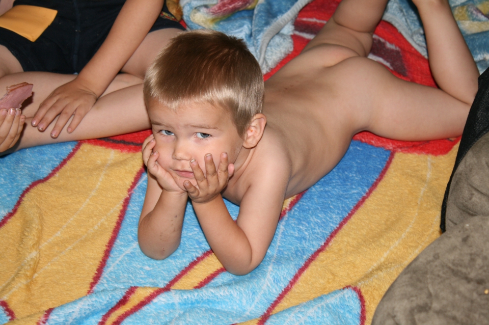 Toddler girls naked butt full size
