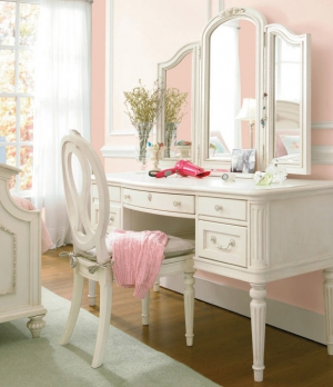 Gabriella vanity desk 580X674 jpeg