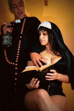 Pin up nun 500X750 jpeg