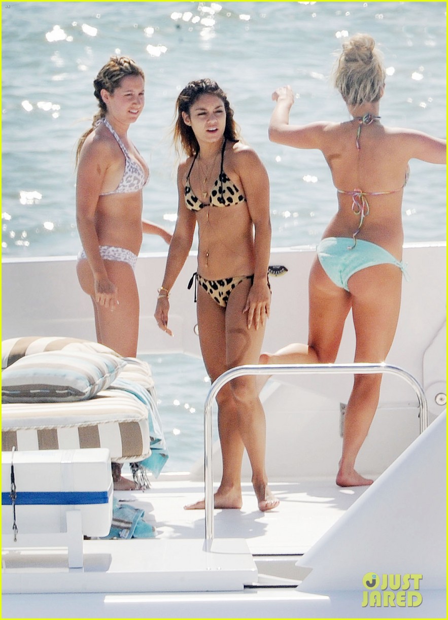 Vanessa hudgens and ashley tisdale bikini full size