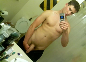 Bathroom selfie hung dick 640X467 jpeg